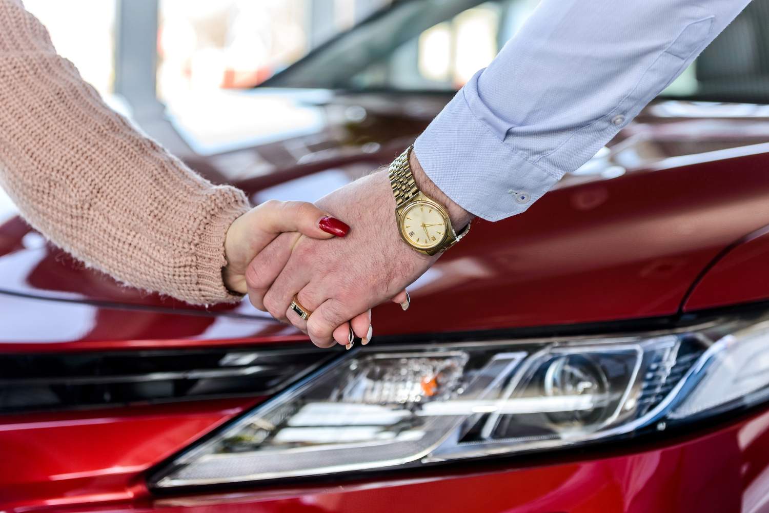 ¿Qué garantía debo ofrecer al vender coches de segunda mano?